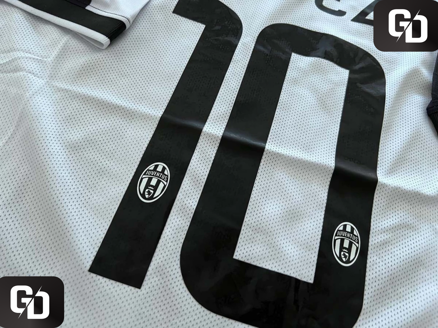 Juventus Home Retro 2015. #10 Tevez