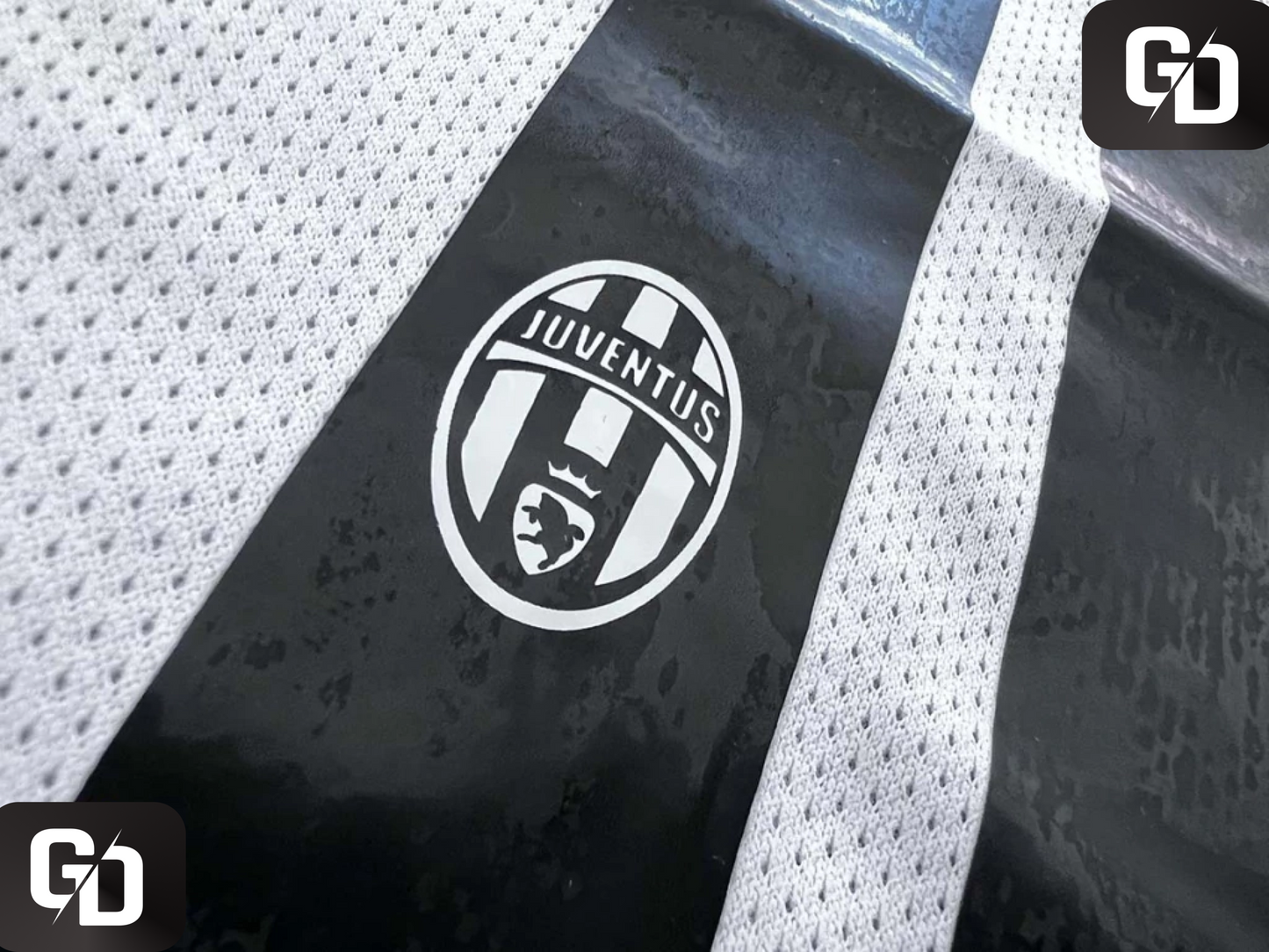 Juventus Home Retro 2015. #10 Tevez