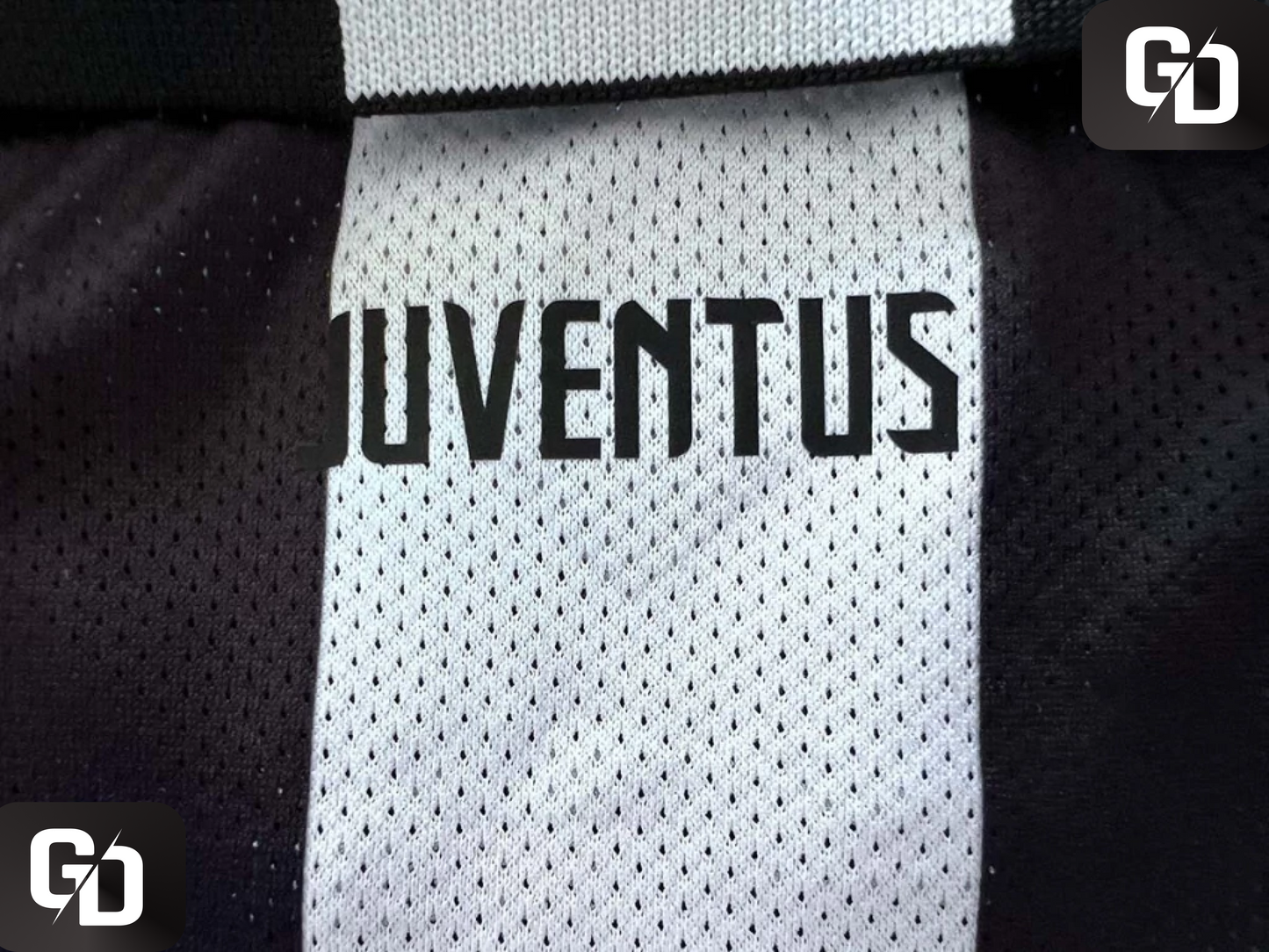 Juventus Home Retro 2015. #10 Tevez