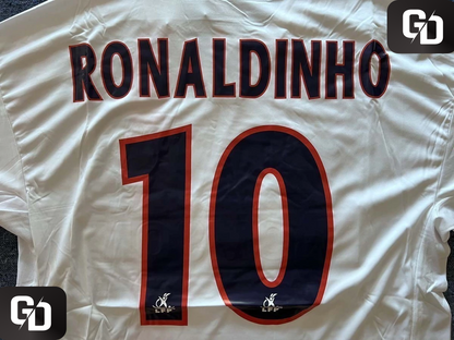 Paris Saint Germain Away Retro 2002. #10 Ronaldinho