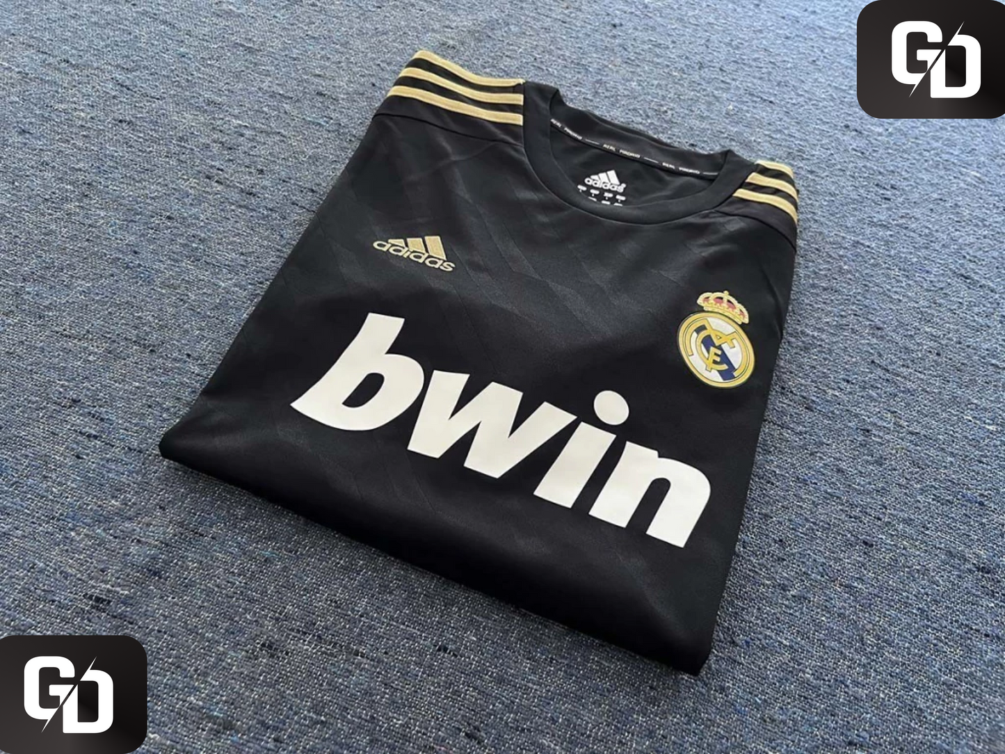 Real Madrid Away Black Retro 2011. #10 Özil