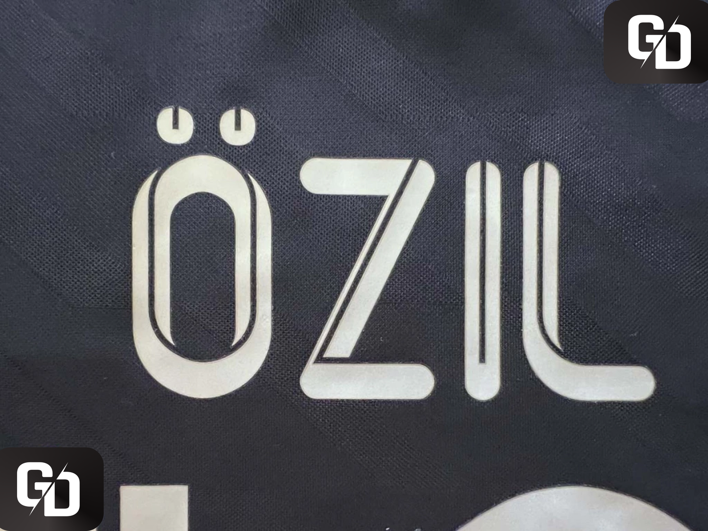 Real Madrid Away Black Retro 2011. #10 Özil