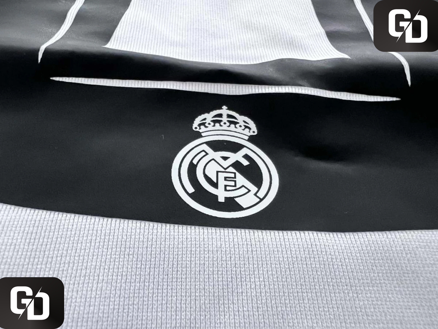 Real Madrid Home Retro 2010. #8 Kaká